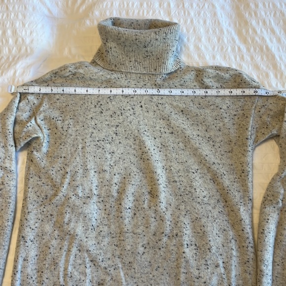LAST CHANCE Everlane Cashmere Rib Turtleneck Sweater Donegal Grey Small - Picture 4 of 8